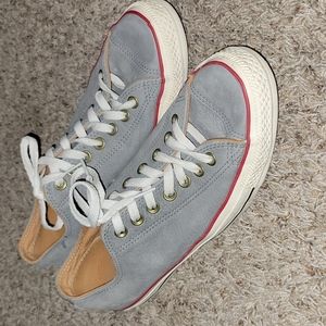 Concerse size 9 low top leather sneakers